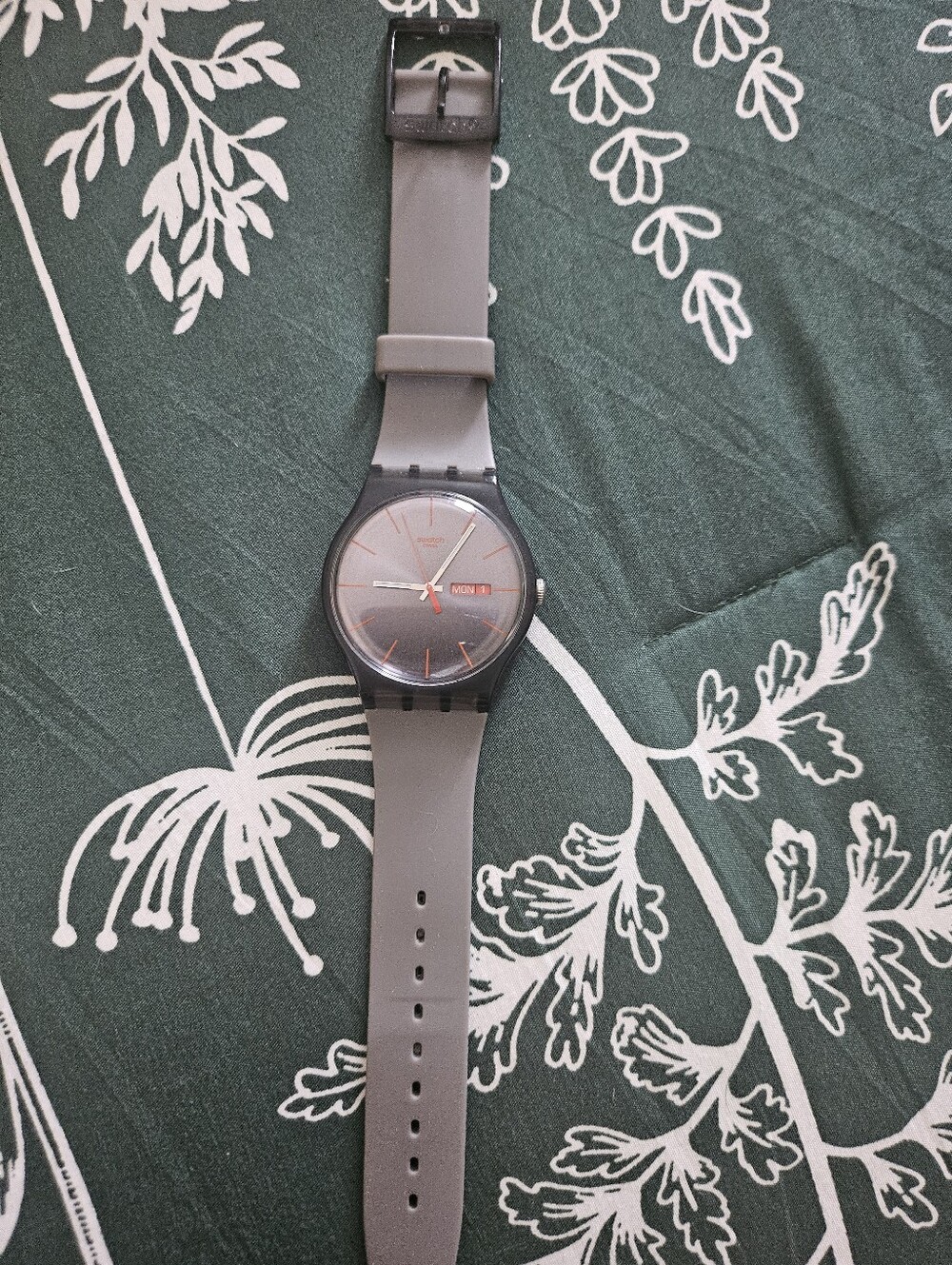 Unisex Swatch Warm Rebel Analogue Watch  Grey Orange Very NEEDS BATTERY
